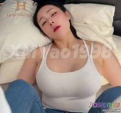  性感开档牛仔裤被内射满满 汐梦瑶