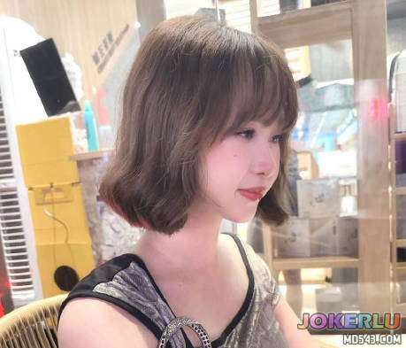  欲求不满骚货人妻酒店偷情约会撕破骚货的黑丝后入翘臀 巨根征服日记